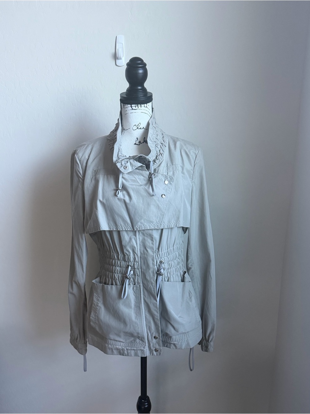 Vintage Gucci Light Grey Utility Lightweigth Trench Sz. 46